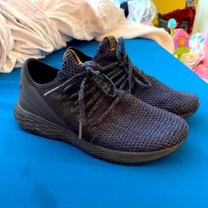 New Balance black sneaker